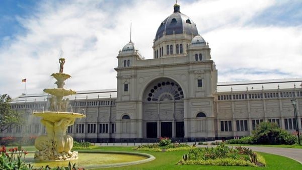 Ada lebih dari 30 faktor yang memengaruhi peringkat yang semuanya dibagi lagi dalam lima kategori utama untuk menentukan kota terbaik untuk dihuni. Kota Melbourne, Australia di peringkat kedua (Foto: CNN) Ada lebih dari 30 faktor yang memengaruhi peringkat yang semuanya dibagi lagi dalam lima kategori utama untuk menentukan kota terbaik untuk dihuni. Kota Melbourne, Australia di peringkat kedua (Foto: CNN)