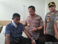Jenguk Polisi Korban Rusuh di Papua, Kapolri Beri Kenaikan Pangkat