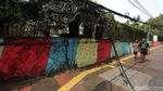Aduh! Kabel Semrawut Ganggu Trotoar Jalan Lauser