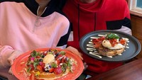 Dilihat dari instagram pribadinya @rasyenahikmayudi kerap pamer momen kulineran. Ia juga terlihat sering menikmati makanan bersama sang suami. Foto: instagram rasyena
