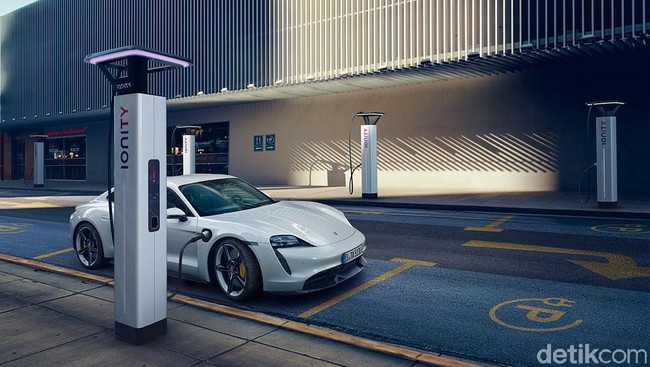 Porsche Luncurkan Mobil Listrik Perdana, Taycan
