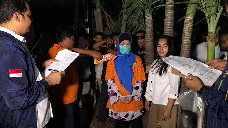 Aulia Kesuma Racik Jus Maut Isi 30 Butir Obat Tidur untuk Suami di Dapur Aulia Kesuma Racik Jus Maut Isi 30 Butir Obat Tidur untuk Suami di Dapur