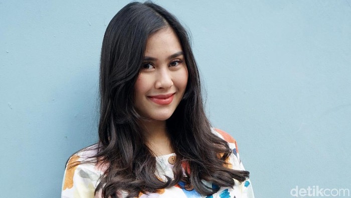 Syahnaz Sadiqah Syahnaz Sadiqah dan Amy Qanita saat ditemui di studio Trans TV.