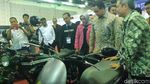 Anies Cuci Mata Lihat Aneka Kendaraan Listrik