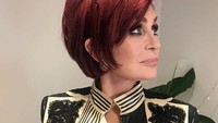 Dalam sebuah acara Sharon Osbourne menjadi bintang tamu untuk dibahas silsilah keluarganya. Dok. Instagram/sharonosborne