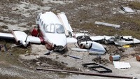 Tak hanya mobil, sebuah pesawat yang berada di Pulau Grand Bahama mengalami hancur lebur dihantam Badai Dorian. Joe Skipper/Reuters.