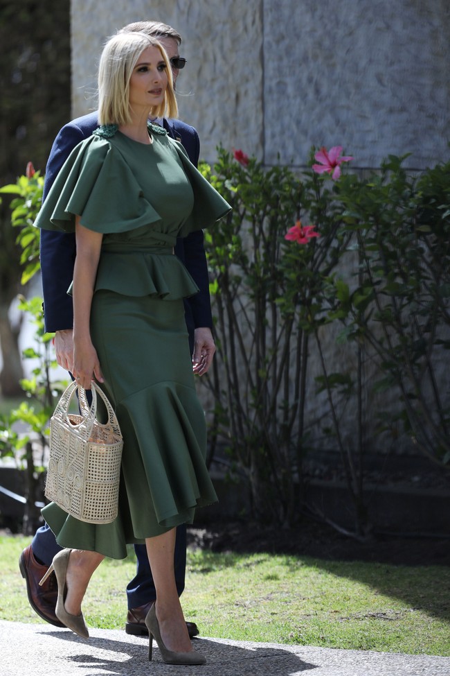 Mau seburuk apapun situasi yang menimpa keluarganya, Ivanka Trump tampaknya akan tetap konsisten dengan gaya stylish. (Foto: Reuters)