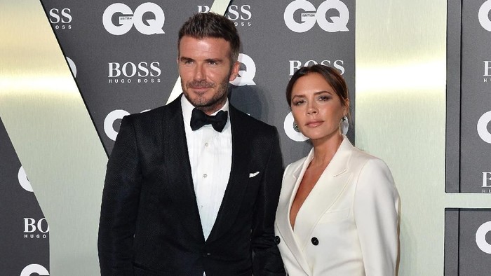 Gaya Kompak The Beckhams LONDON, ENGLAND - SEPTEMBER 03: David Beckham, Victoria Beckham and their son Brooklyn Beckham attend the GQ Men Of The Year Awards 2019 at Tate Modern on September 03, 2019 in London, England. (Photo by Jeff Spicer/Getty Images)