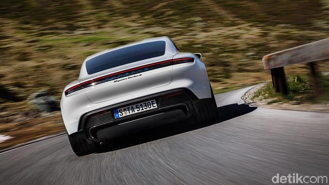 Porsche Luncurkan Mobil Listrik Perdana, Taycan