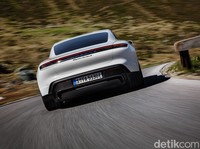 Porsche Luncurkan Mobil Listrik Perdana, Taycan
