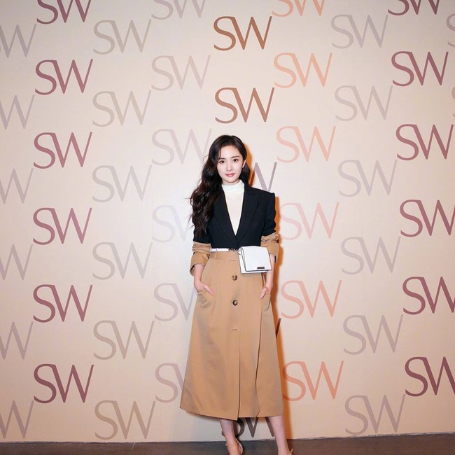  Yang Mi belum lama bercerai dari suaminya Hawick Lau pada Desember 2018. Aktris populer China ini pun mengejutkan publik setelah dikabarkan menjalin hubungan asmara dengan aktor Wei Daxun. Foto: Instagram