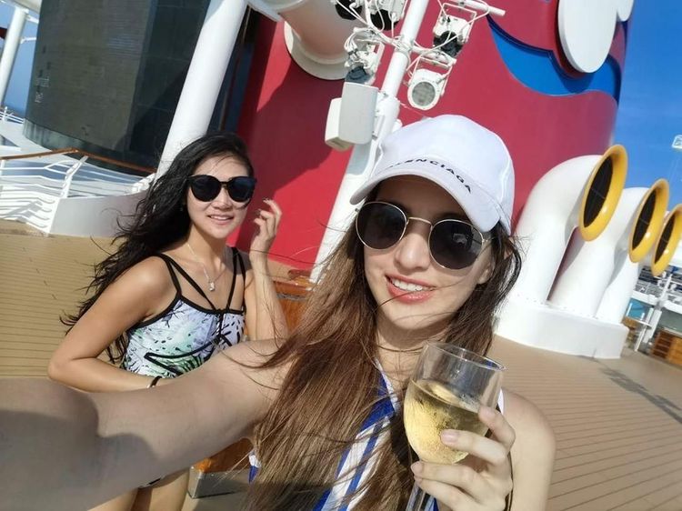 Theresa, Asisten Cantik Nia Ramadhani yang Kerap Pamer Momen Kulineran