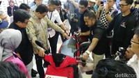 Usai berkunjung Anies mengatakan kendaraan listrik adalah masa depan yang perlu didorong agar terciptanya lingkungan yang bersih dan ramah lingkungan.