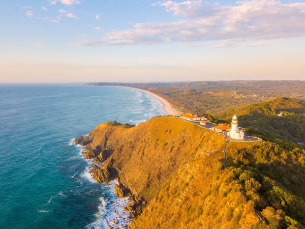 Pertama, ada Rute Legendary Pacific Touring Coast dari Sydney menuju ke Brisbane selama 9 hari. Kamu bisa singgah di Port Stephens hingga Byron Bay buat berenang dengan lumba-lumba, berselancar, dan main kayak. (iStock) Pertama, ada Rute Legendary Pacific Touring Coast dari Sydney menuju ke Brisbane selama 9 hari. Kamu bisa singgah di Port Stephens hingga Byron Bay buat berenang dengan lumba-lumba, berselancar, dan main kayak. (iStock)