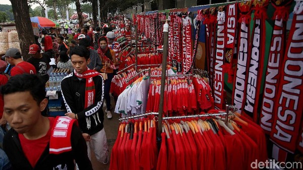 Beragam Pernak-Pernik Timnas Garuda Berjejer di Komplek GBK