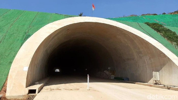 Kementerian PUPR terus mempercepat pengerjaan proyek Tol Cileunyi-Sumedang-Dawuan (Cisumdawu) di Jawa Barat. Seperti apa penampakan terkini proyek itu?