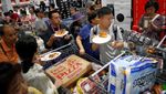 Antre Panjang hingga Berebut Daging, Warga China Antusias Datangi Costco