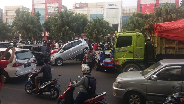 Tabrakan Beruntun 5 Kendaraan di Bintaro, Dump Truck Jadi Penyebabnya