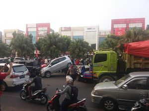 Cegah Potensi Tabrakan Beruntun di Musim Hujan dengan Cara Ini