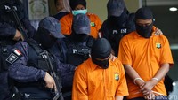 Sebelumnya, dalam rekonstruksi yang digelar Kamis (5/9) kemarin, dua pembunuh bayaran yang turut mengeksekusi Pupung dan Dana adalah Sugeng dan Agung. Keduanya sudah ditangkap dan mengikuti rekonstruksi.