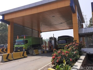 Bus Primajasa Tabrak Elf di GT Cikamuning, Penumpang Terjepit