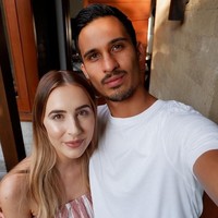 Matthew Davies bukan hanya populer karena sosoknya yang tampan. Dia juga terkenal karena memiliki istri cantik, Jenna Vivian. Matthew kerap berbagi foto yang memperlihatkan kemesraannya dengan Jenna. Foto: Instagram @matttdavies