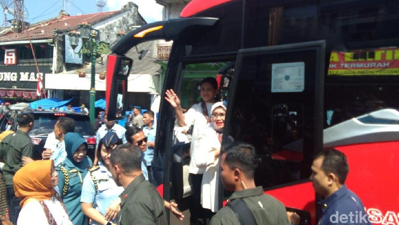 Usai Belanja di Beringharjo, Iriana dan Mufidah Tinggalkan Malioboro Usai Belanja di Beringharjo, Iriana dan Mufidah Tinggalkan Malioboro