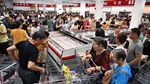 Antre Panjang hingga Berebut Daging, Warga China Antusias Datangi Costco