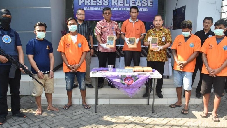 BNN Gagalkan Pengiriman Ganja 6,3 Kg Lewat Truk di Batang BNN Gagalkan Pengiriman Ganja 6,3 Kg Lewat Truk di Batang