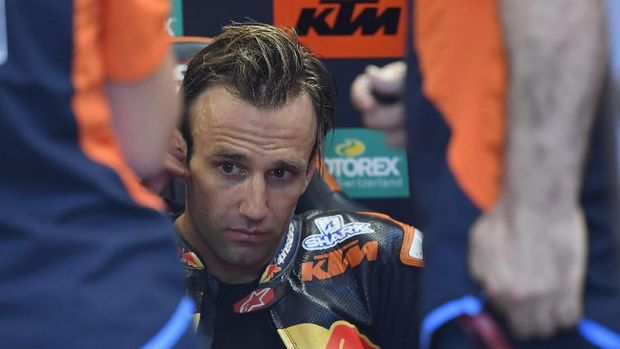 NORTHAMPTON, ENGLAND - AUGUST 23:  Johann Zarco of France and Red Bull KTM Factory Racing looks on in box  during the MotoGp Of Great Britain - Free Practice at Silverstone Circuit on August 23, 2019 in Northampton, England. (Photo by Mirco Lazzari gp/Getty Images)