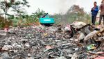 Alat Berat Dikerahkan Bersihkan Sampah di Kali Jambe Bekasi