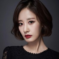 Karier sebagai penyiar dan pembawa berita memang telah berakhir. Tapi Park Yoo Ra akan segera melanjutkan karier di bidang lain. Foto: Instagram/@yooranna