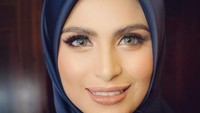 Asha Shara dikenal sebagai artis sekaligus model ternama. Wanita berdarah Arab-Aceh ini pertama kali memulai debut lewat aktingnya di FTV. Foto: instagram asha shara