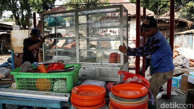 Pedagang Nasi Kapau di Kramat Raya Direlokasi / 