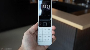 Ia membawa fitur modern seperti Google Assistant, aplikasi YouTube, Facebook hingga WhatsApp. Foto: Pocket Lint