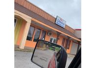 Duh, Pemilik Resto Ini Tertangkap Cuci Alat Dapur di Danau!