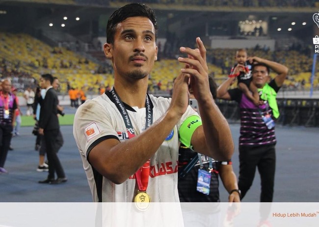 Inilah Matthew Davies, pemain sepakbola tampan asal Malaysia yang ikut berlaga melawan Indonesia di Kualifikasi Piala Dunia 2022 yang digelar di Stadion Gelora Bung Karno, Kamis (5/9/2019) malam. Matthew memiliki darah campuran. Ibunya berdarah Malaysia dan ayahnya Australia. Foto: Instagram @matttdavies
