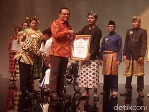 Lestarikan Naskah Kuno, Komunitas Pegon Banyuwangi Raih Penghargaan