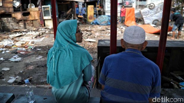 Pedagang Nasi Kapau di Kramat Raya Direlokasi / 
