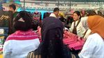 Serunya Iriana dan Mufidah Kalla Belanja di Malioboro