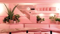 Kalau suka dengan kafe bernuansa pink, coba sambangi Pietro NoLita yang ada di New York. Kafe instagenik ini menawarkan menu makanan Italia. Sambil makan bisa sambil berpose cantik. Foto: istimewa