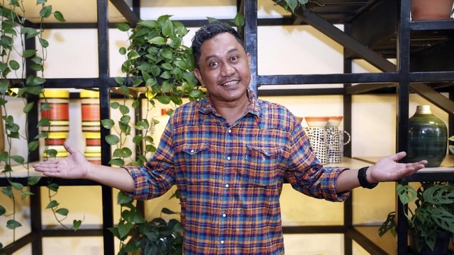 Kenalan dengan Totos Rasiti, Si Om Jin Wani Piro