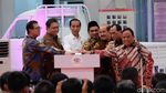 Momen Jokowi Ikut Luncurkan Mobil Perdana Esemka