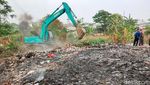 Alat Berat Dikerahkan Bersihkan Sampah di Kali Jambe Bekasi