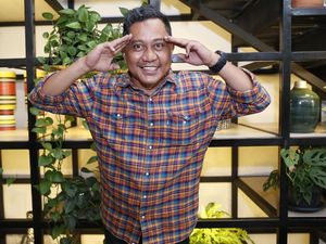 Terkenal, Totos Rasiti Kerap Dipanggil Om Jin