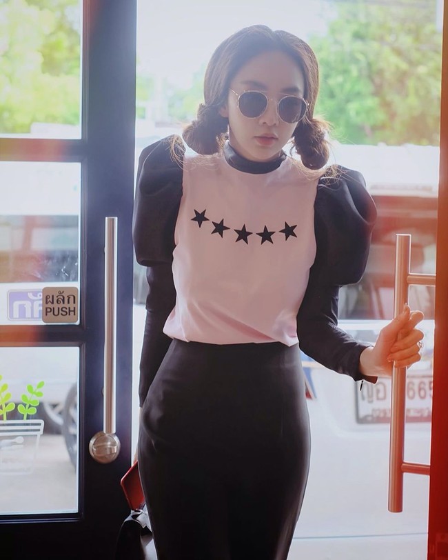 Menurut dokternya, Panward menggunakan suction yang terlalu kuat, yang mengakibatkan kapiler pecah dan puting terinfeksi. Darah dari kapiler yang rusak kemudian bocor ke dalam ASI. Foto: Instagram