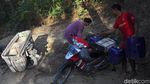 Alami Kekeringan, Warga Grobogan Mencari Air Hingga ke Hutan