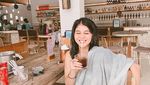 Sering Hangout, Begini Pose Kesha Ratuliu Kala Nongkrong di Kafe