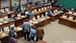 Tunggu Anggota DPR, Sri Mulyani Foto Bareng Pejabat Kemenkeu