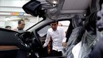 Semringahnya Jokowi Jajal Esemka Bima